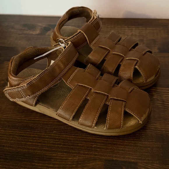 The Childrens Place Boys Fisherman Sandals
Size: YOUTH 3
Color: TAN - Picture 1 of 6